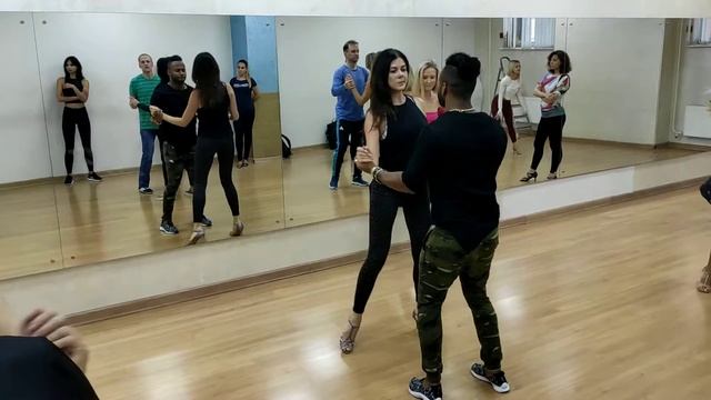 Edelmiro Bachata Lessons | Урок бачаты от Эдельмиро 26.07.2019 смотреть онлайн