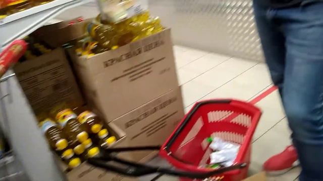 ЖЕСТЬ!!! ПЯТЕРОЧКА ТРАВИТ ДЕТЕЙ! смотреть онлайн