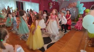 танец на выпускной в детском саду "Лялечка"