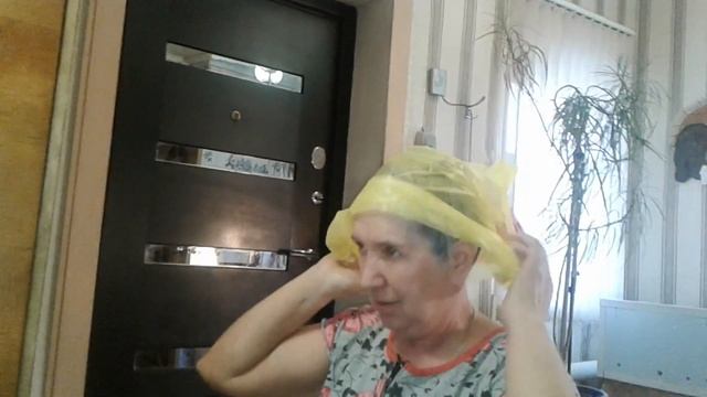 САМАЯ ОБАЯТЕЛЬНАЯ ПЕНСИОНЕРКа (как сеять морковь, КАК покрасить волосы и БРОВИ дома) смотреть онлайн