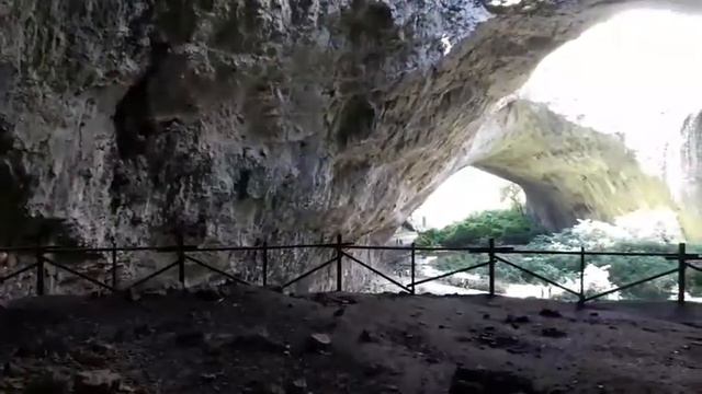 Индианска флейта в Деветашката пещера смотреть онлайн