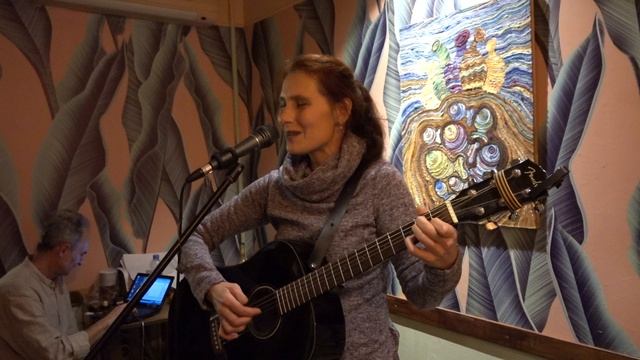 15.12.2023 Кафе Миндаль на авторском вечере Сергея ШУрабуры