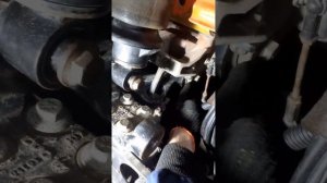 Замена сайлентблоков на торсионе кабины VOLVO FH 480 (часть 1)