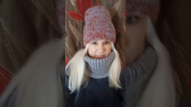 Дуже полюбляю вязати.Не судіть строго.Шапки продаю не дорого.Состав Шерсть і Ангора💙💛