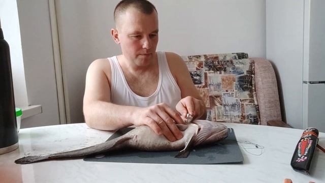 Снятие шкуры с налима. смотреть онлайн