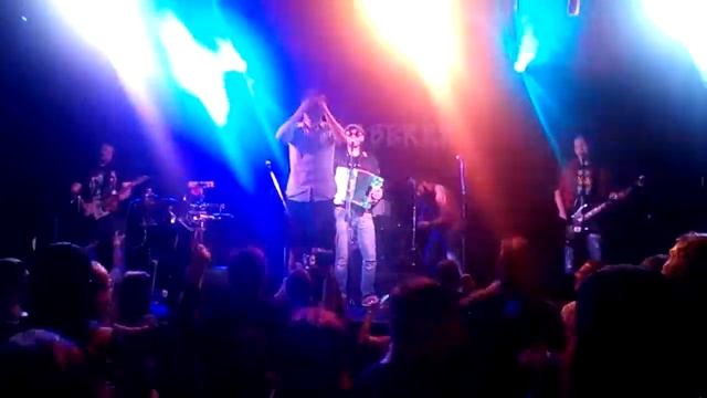 Голос Омерики в Glastonberry pub, 26.05.2017. Я хочу обратно в 90е смотреть онлайн