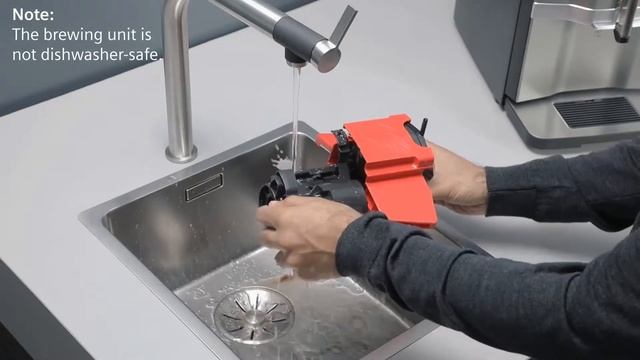 How to remove and clean the brewing unit on EQ.3 смотреть онлайн