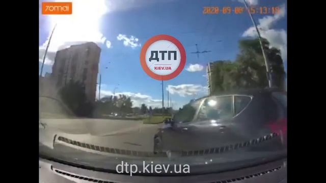 Дикие дороги Киева: данная запись показывает насколько важно иметь регистратор