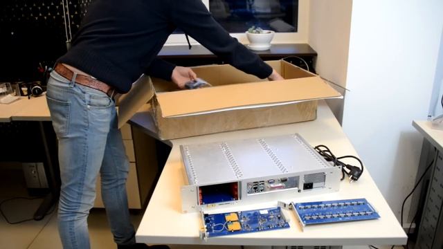 Распаковка 2U Мини-река VoIP / GSM шлюза Antrax смотреть онлайн