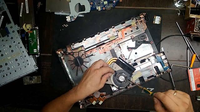 Acer V3 Q5WV8 разборка, чистка от пыли,замена термопасты. смотреть онлайн