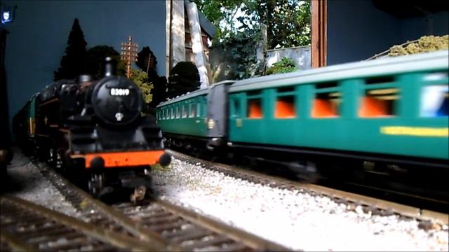 Layout running session - 19/4/23, More Southern Region steamers and 1 BR ex-L&YR Tank engine. смотреть онлайн