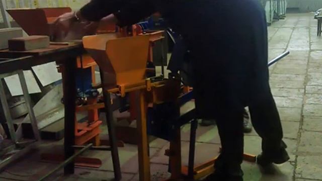 станок для производства тротуарной плитки, кирпича
