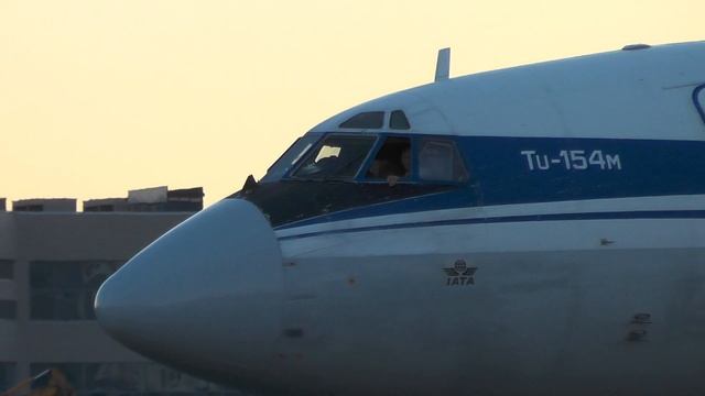 Как Ту-154М, сдул споттеров в аэропорту Домодедово. смотреть онлайн