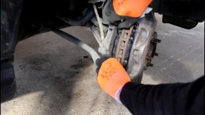 Замена передних тормозных колодок на Range Rover Vogue 4,4 Ленд Ровер Вок 2010 г