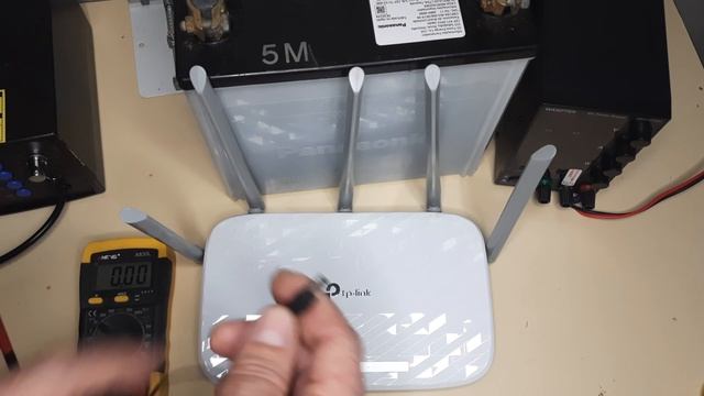 WIFI роутер подключить от Автомобильного Аккумулятора 12 вольт.Раздача Интернета без электричества. смотреть онлайн