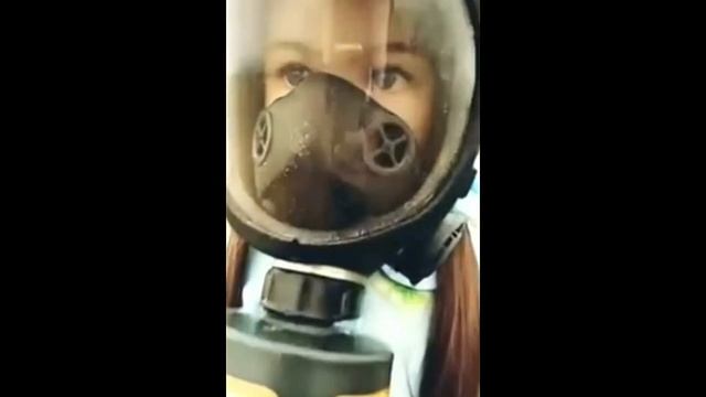 Россия 2019 г. Усть-Илимск дети гуляют в противогазах. смотреть онлайн
