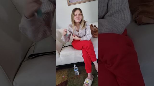 Chatting with Coco Lovelock. смотреть онлайн