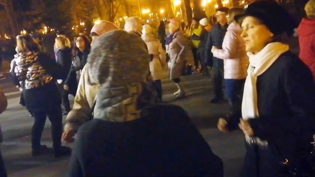 Вихiдний Танцы в парке Горького Харьков Октябрь 2021 смотреть онлайн