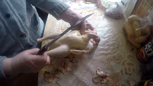 Как ощипать и потрошить курицу. смотреть онлайн