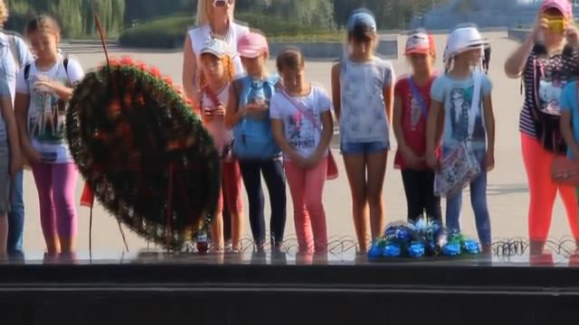 «На лабутенах и в ох…тельных штанах» в Брестской крепости смотреть онлайн