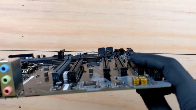 GIGABYTE B660 DS3H DDR4  ?  Motherboard Unboxing And Overview