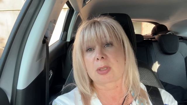 КУПИЛА ФУТБОЛКУ, ПОЕХАЛИ НА ВЫЛАЗКУ / АРИНА БЕЛАЯ смотреть онлайн
