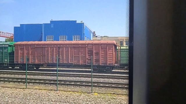 ЭС2Г 043 прибывает на станцию Кутузово-Новое смотреть онлайн