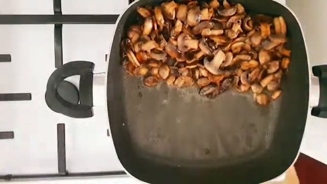 Ешьте вот так картошку и грибы! Простое и питательное блюдо!