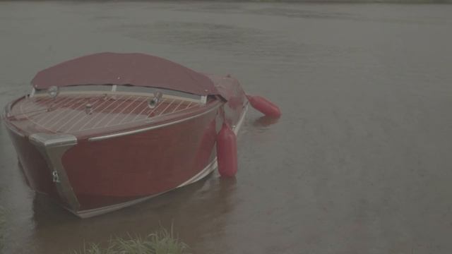 Бесплатные футажи RAW - Винтажная лодка на воде / FREE RAW FOOTAGE - Vintage boat on the water смотреть онлайн