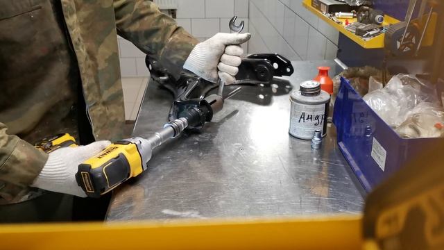Быстрая запрессовка сайлентблока с помощью спец инструмента смотреть онлайн