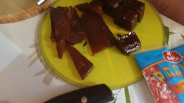 Домашняя пицца и булочки с начинкой из дрожжевого теста на молочной сыворотке смотреть онлайн