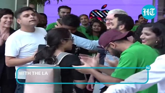 India welcomes first Apple store with loud cheers; Tim Cook throws open outlet in Mumbai смотреть онлайн