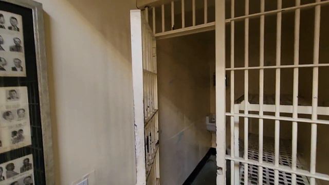 ТЮРЬМА ПРЯМО В РЕСТОРАНЕ, САН ДИЕГО, КАЛИФОРНИЯ / JAIL IN A RESTAURANT, SAN DIEGO, CALIFORNIA смотреть онлайн
