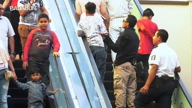 La escalera del amor. Tocando a desconocidos | Parte 1 смотреть онлайн