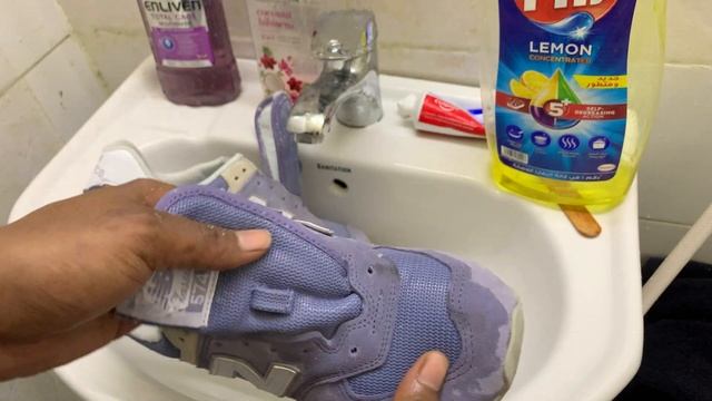 HOW TO CLEAN Adidas superstar , Stansmith & new balance 574| Toothpaste & Baking soda. смотреть онлайн