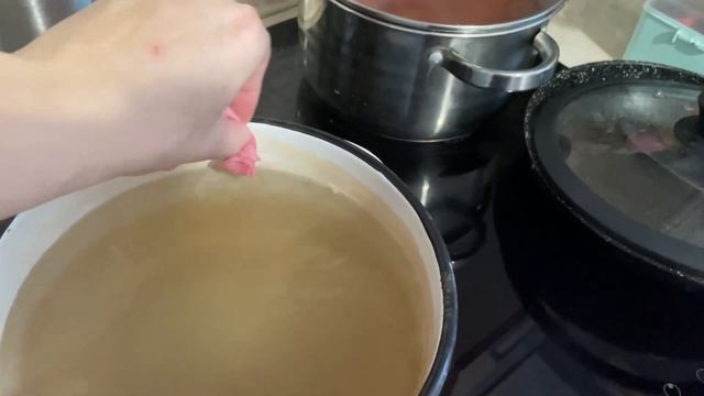 VLOG: Стряпаю ПЕЛЬМЕНИ ПЕРВЫЙ РАЗ! Лайфхак!КАК ИЗ СТАРОЙ КАСТРЮЛИ СДЕЛАТЬ НОВУЮ! смотреть онлайн