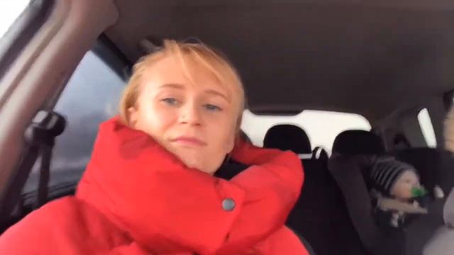 Вся мокрая, сын ударился, обижает кота, любит сельдерей, кормит отца смотреть онлайн