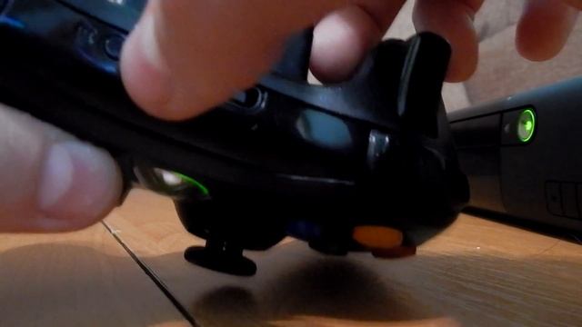 КАК ПОДКЛЮЧИТЬ БЕСПРОВОДНОЙ ДЖОЙСТИК К XBOX360 ? смотреть онлайн