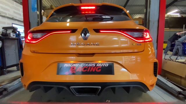 Megane 4 RS Origine VS Full Akrapovic