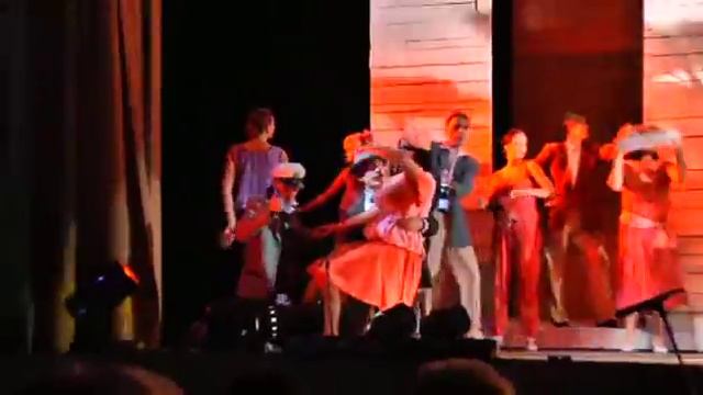 Фрагмент из мюзикла «12 стульев» Новосибирского музыкального театра смотреть онлайн