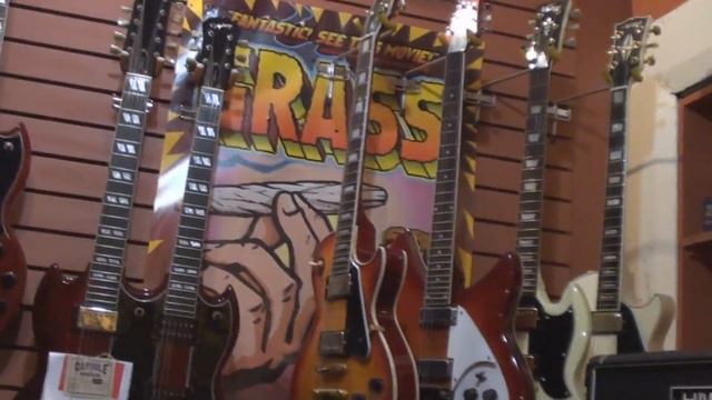 Guitar Store Tour Toronto смотреть онлайн