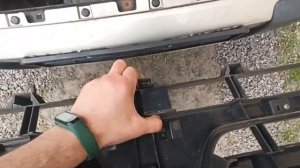 Как снять решетку/крышку радиатора на Mitsubishi Pajero/How to Remove Mitsubishi Pajero Radiator Ca