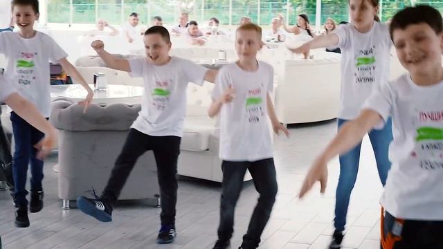 Выпускной 4"В" класса Теоретического Лицея им. Д. Кантемира. "Лучшее Время" смотреть онлайн