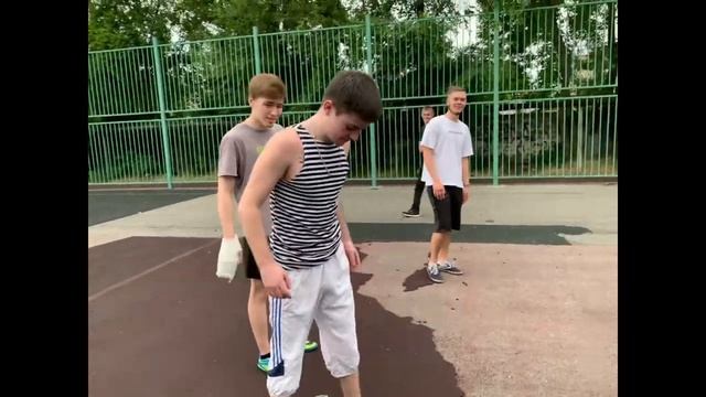 Челлендж на поджопник кто проиграет станет на расстрел смотреть онлайн