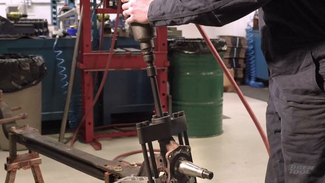 Service Isuzu NPR & GMC W-series King Pins with Tiger Tool King Pin Press смотреть онлайн