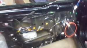 Toyota Camry v55; снятие карты (обшивки) двери и шумоизоляция