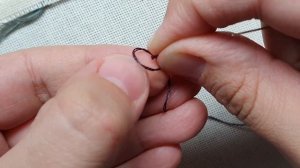 ЗАКРЕПЛЕНИЕ НИТИ НА КОНГРЕСС-СТРАМИНЕ В НАЧАЛЕ И В КОНЦЕ ВЫШИВКИ ПОЛУКРЕСТОМ