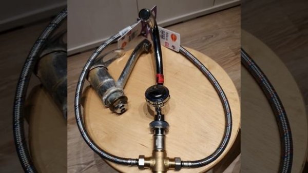 Thermostatic mixer - термостатический смеситель.