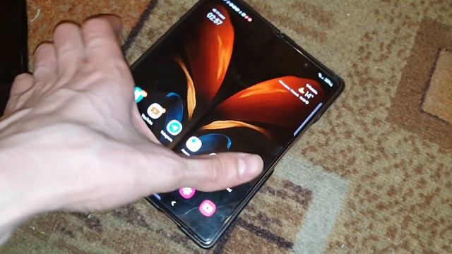 Samsung fold 2 и flip 3 спустя пол года и год использования - сломались??? смотреть онлайн