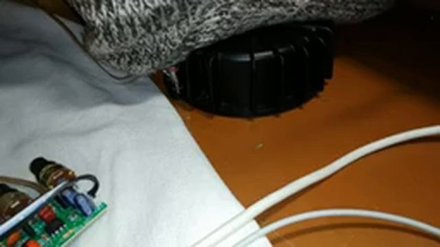 Тестирую Bass Shaker с двумя усилителями, на 100 и на 350 ватт. Бас шейкер и два усилителя, тест. смотреть онлайн